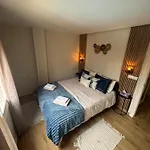 Yanis דירה *