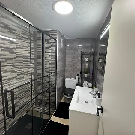 Yanis Apartment *